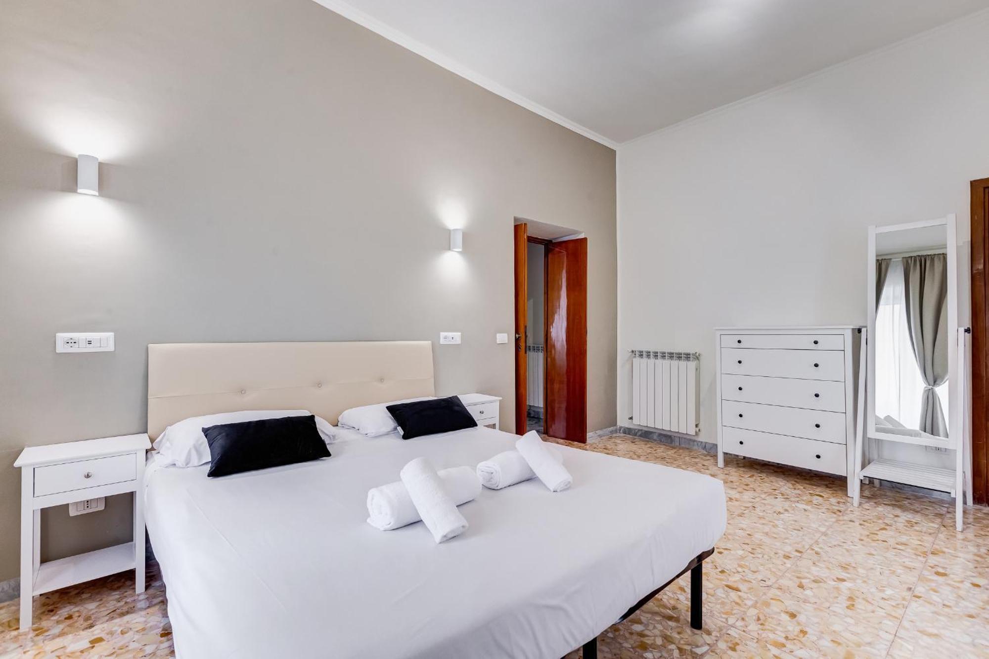 Vivilo Collection - San Vito View Apartment - 3 Bdr 2 Baths Рим Екстериор снимка